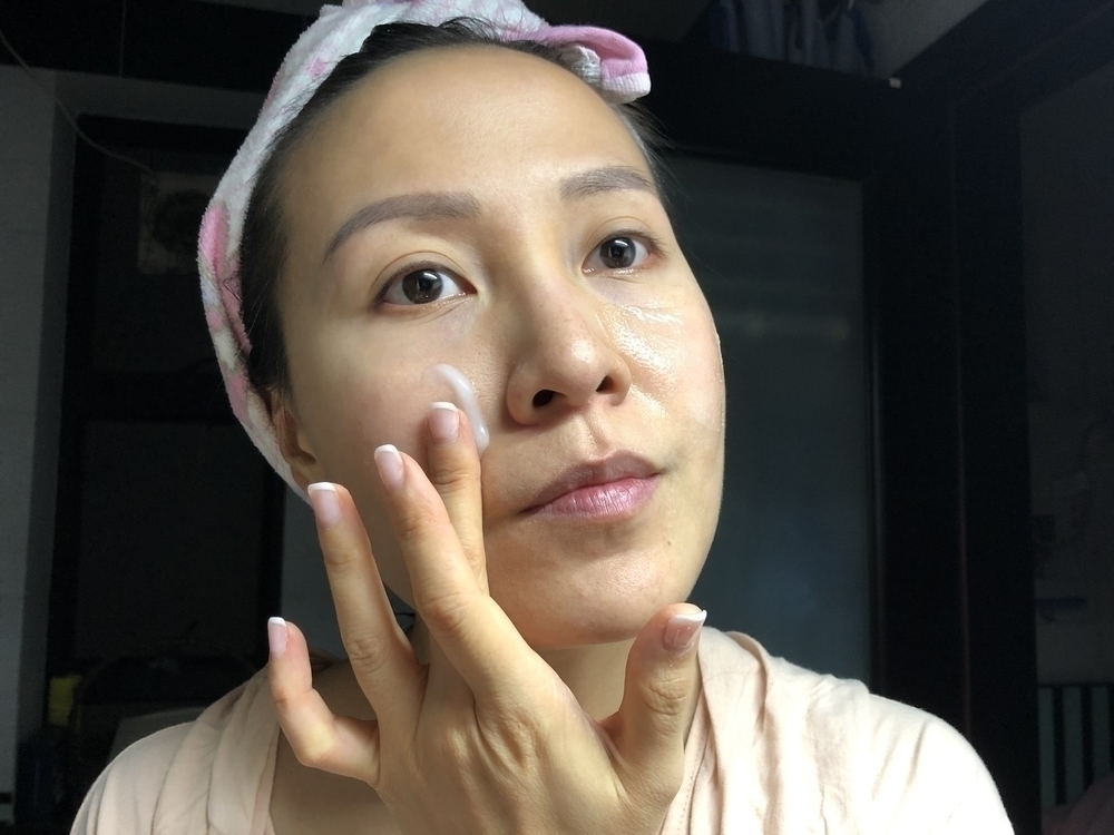 Glycel 鑽白煥肌凝亮磨砂乳 White Reface Micro-Peel