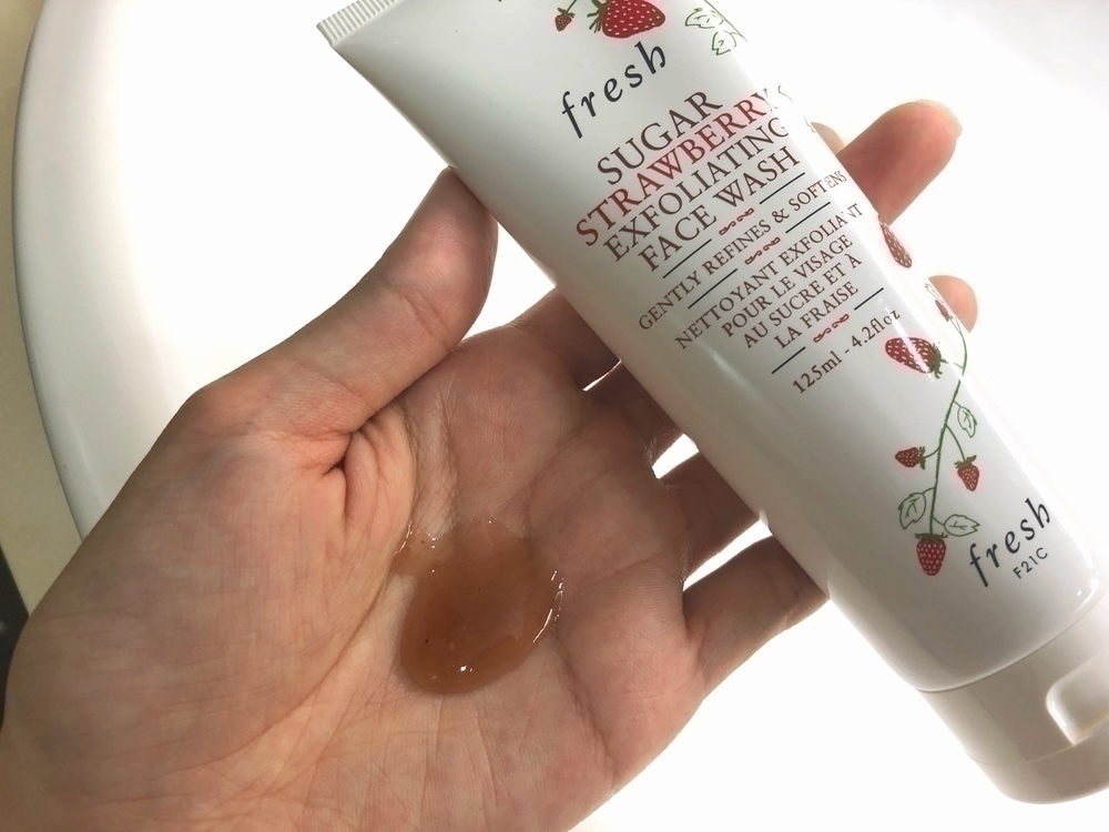 Fresh 士多啤梨柔膚磨砂潔面霜 Sugar Strawberry Exfoliating Face Wash