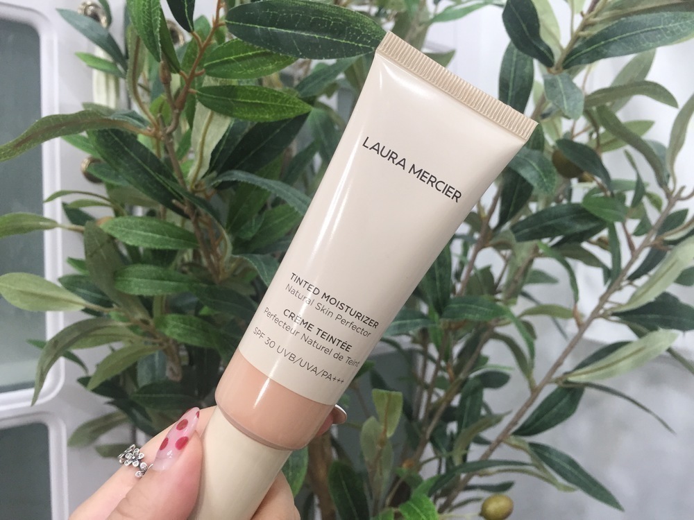 LAURA MERCIER 粉底 底妝 iTRIAL 美評 tinted moisturizer 裸妝 透薄 水潤 化妝 護膚 潤色